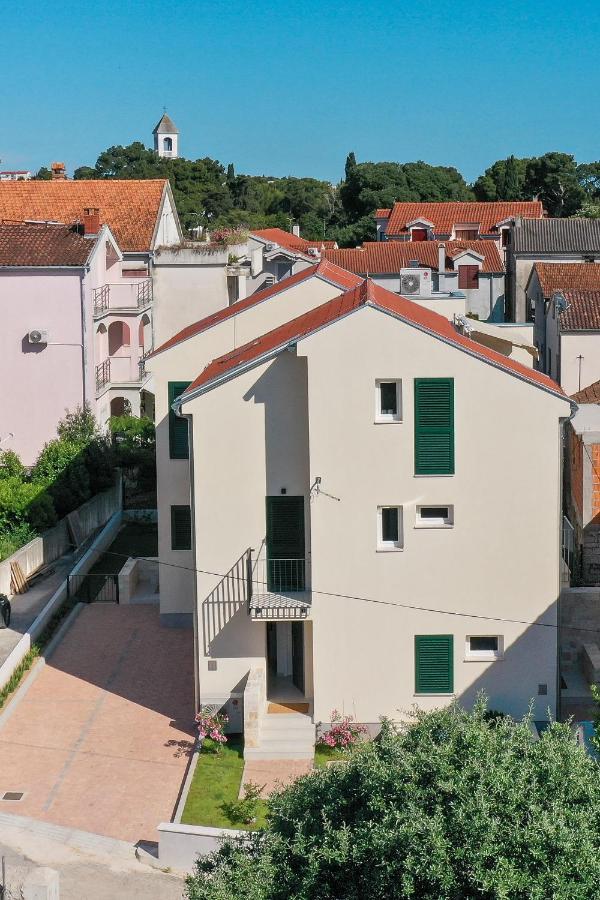 Apartments Mila Sveti Filip i Jakov Exterior foto